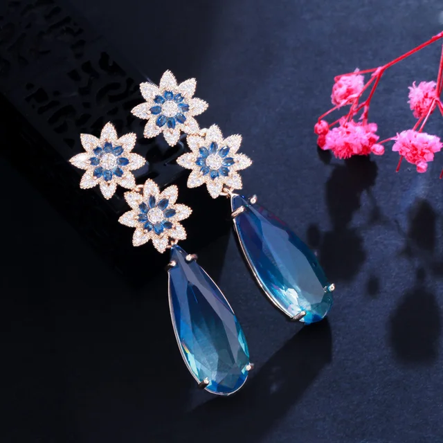 Blue flower dangling earrings