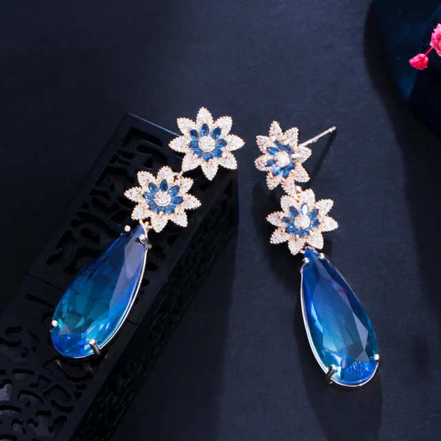 Blue flower dangling earrings