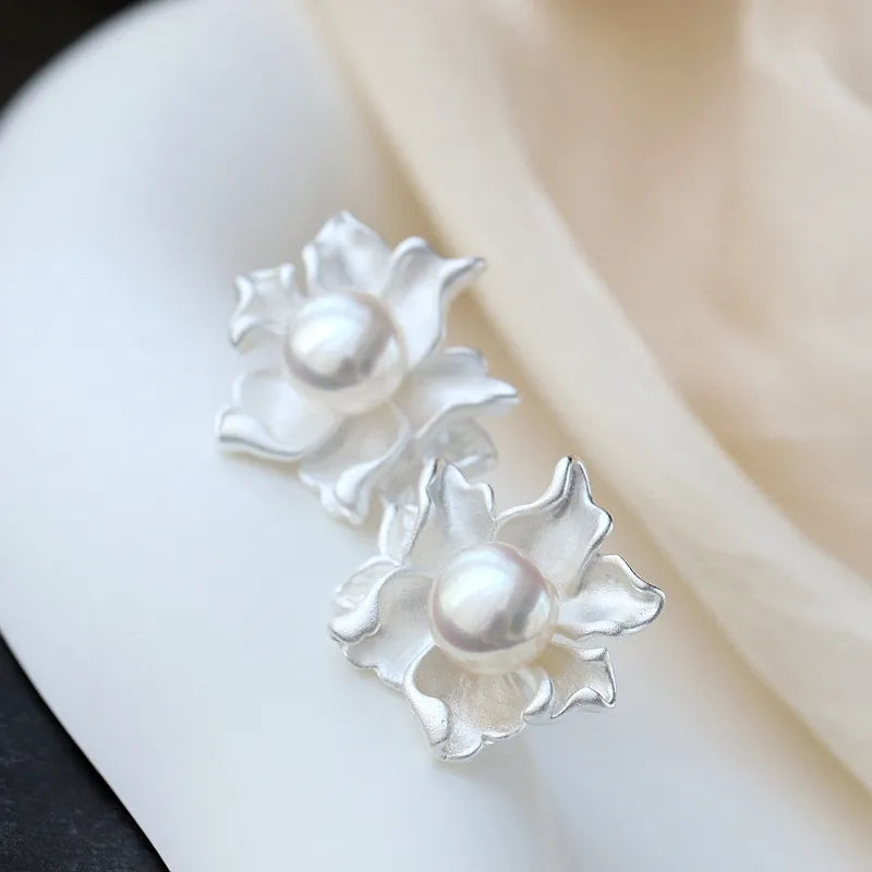Enticing flower with fresh water pearls