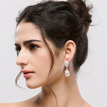 Load image into Gallery viewer, Pearls Glam earrings
