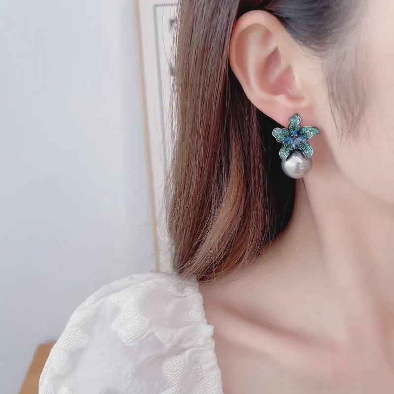 Elegant imitation big pearl stud brudal earrings, suitable for Brides and luxury events. AAA grade Zirconia .
