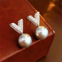 V shape freshwater pearl earrings