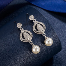 Load image into Gallery viewer, Luxury Earrings with pearls
