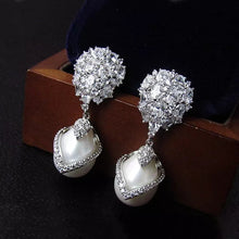 Load image into Gallery viewer, Ear drop sterring earrings with fresh water pearls
