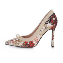 Load image into Gallery viewer, Floral Kasho design shoe
