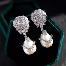 Load image into Gallery viewer, Ear drop sterring earrings with fresh water pearls
