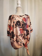 Load image into Gallery viewer, Floral Blouse
