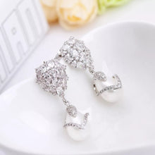 Load image into Gallery viewer, Ear drop sterring earrings with fresh water pearls
