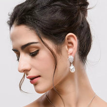 Load image into Gallery viewer, Ear drop sterring earrings with fresh water pearls
