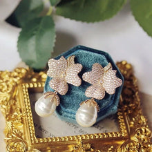 Load image into Gallery viewer, Rose earings
