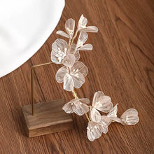 Load image into Gallery viewer, Flower heair piece.
